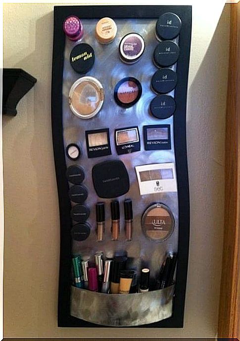 Make-up on magnetic board