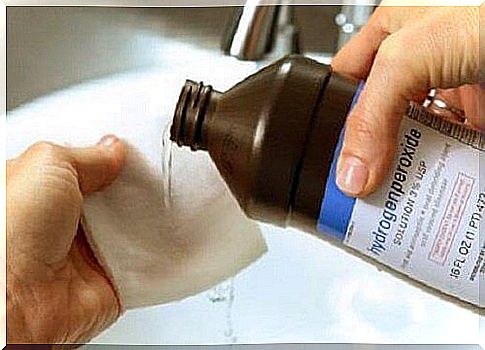 Hydrogen peroxide for bleaching clothes