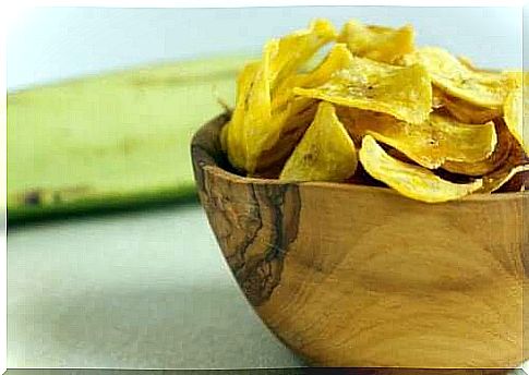 A bowl of vegetable chips