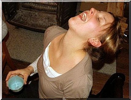 Woman gargling saline as a treatment for throat infections