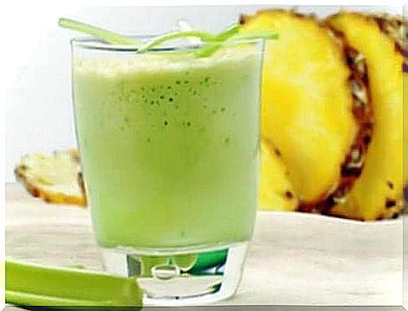 Smoothie with pineapple and celery 