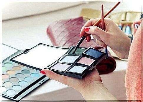 7 Toxic Ingredients You Should Avoid In Cosmetics