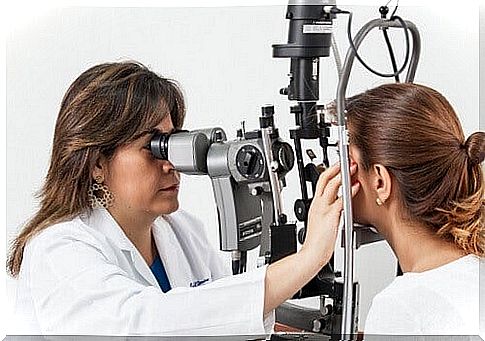 The best way to prevent cataracts is to visit an ophthalmologist