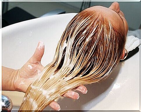 shampoo in hair