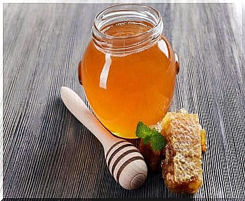 Wait for the baby to taste honey until it is over 12 months old.