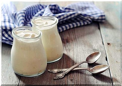 Treat gastritis with yogurt