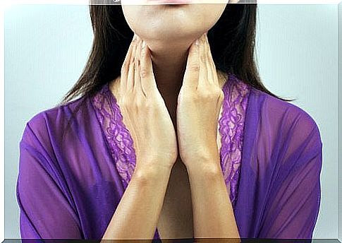 woman-with-thyroid problem