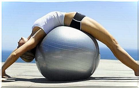 A women lying on a pilates ball