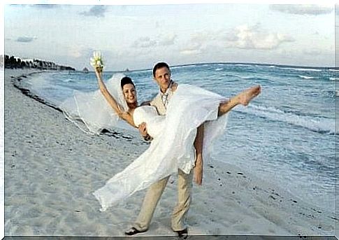 Bridal couple on the beach.